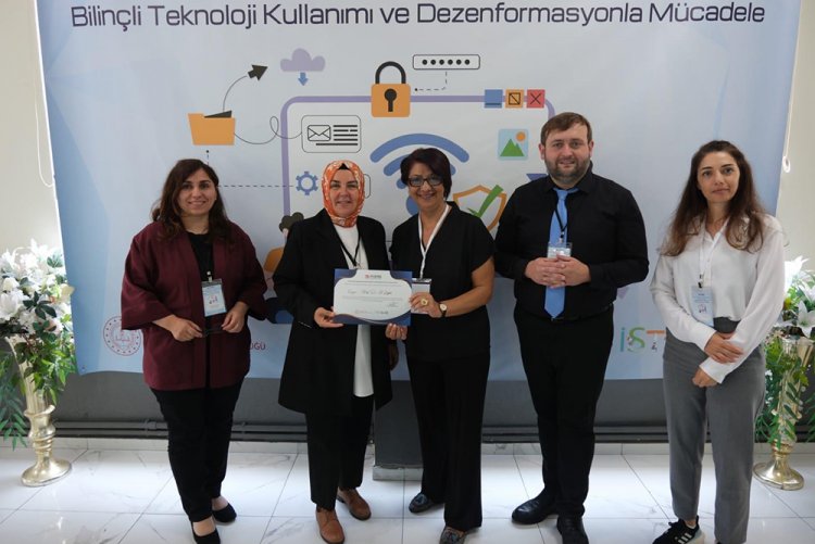 Bilinçli Teknoloji Kullanımı ve Dezenformasyonla Mücadele Çalıştayı